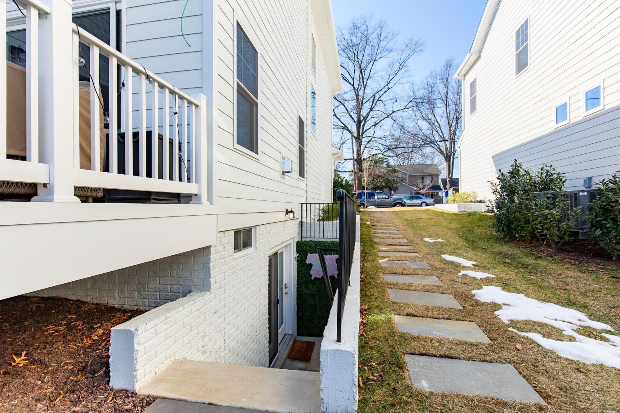 Modern 2Br Retreat, Close To Dc & Airport Apartment Arlington Exterior photo